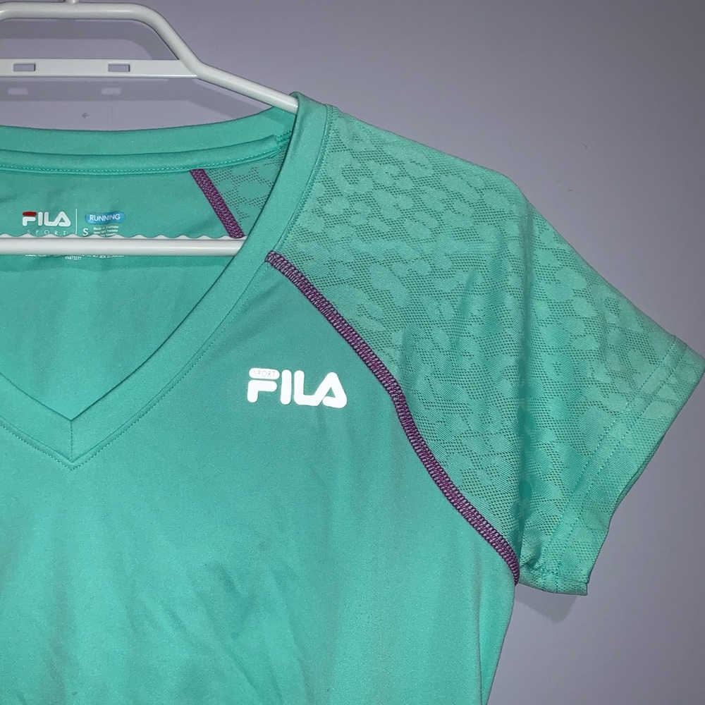 5 for $30! FILA running shirt! ๐๐ปโโ๏ธ - Picture 3 of 4
